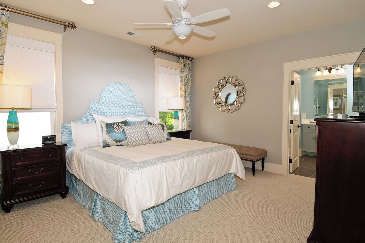 4840 Cantor Four Bedroom House | 1 bedroom, in-room safe, individually decorated, individually furnished