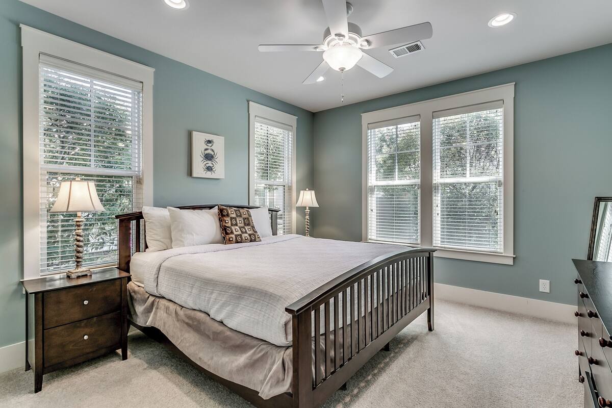 Hus, 3 soverom (Waccamaw Three Bedroom House) | Safe på rommet, blendingsgardiner og strykejern/-brett