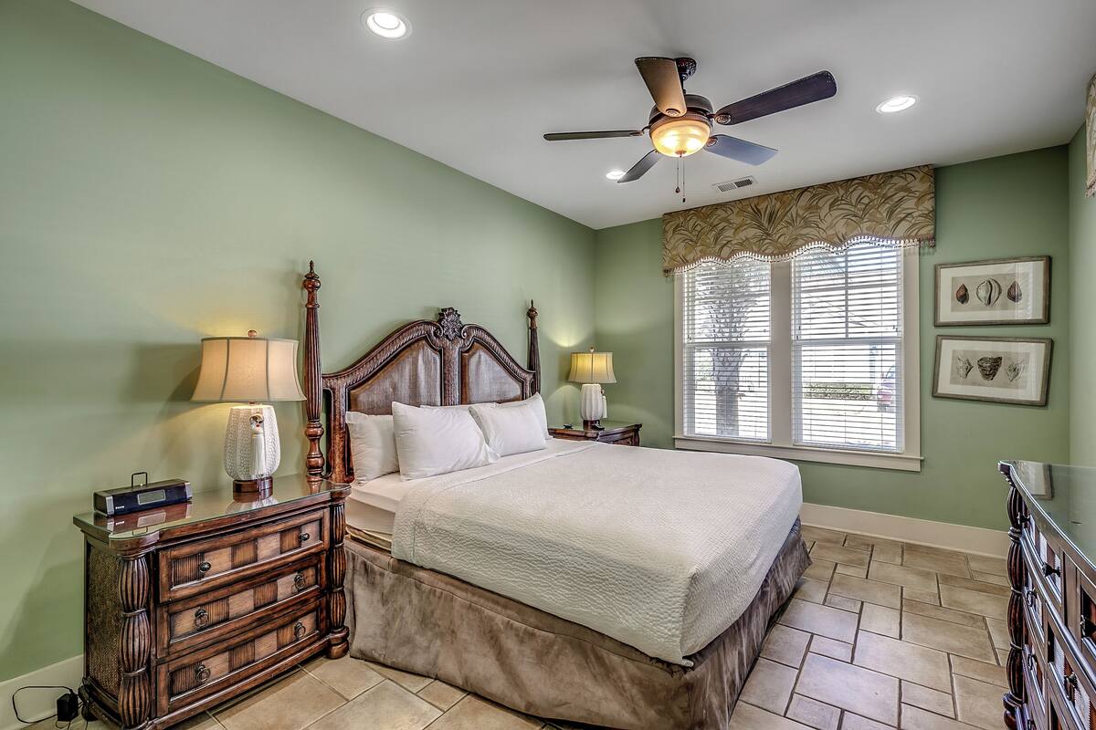 Hus, 3 soverom (Waccamaw Three Bedroom House) | Safe på rommet, blendingsgardiner og strykejern/-brett