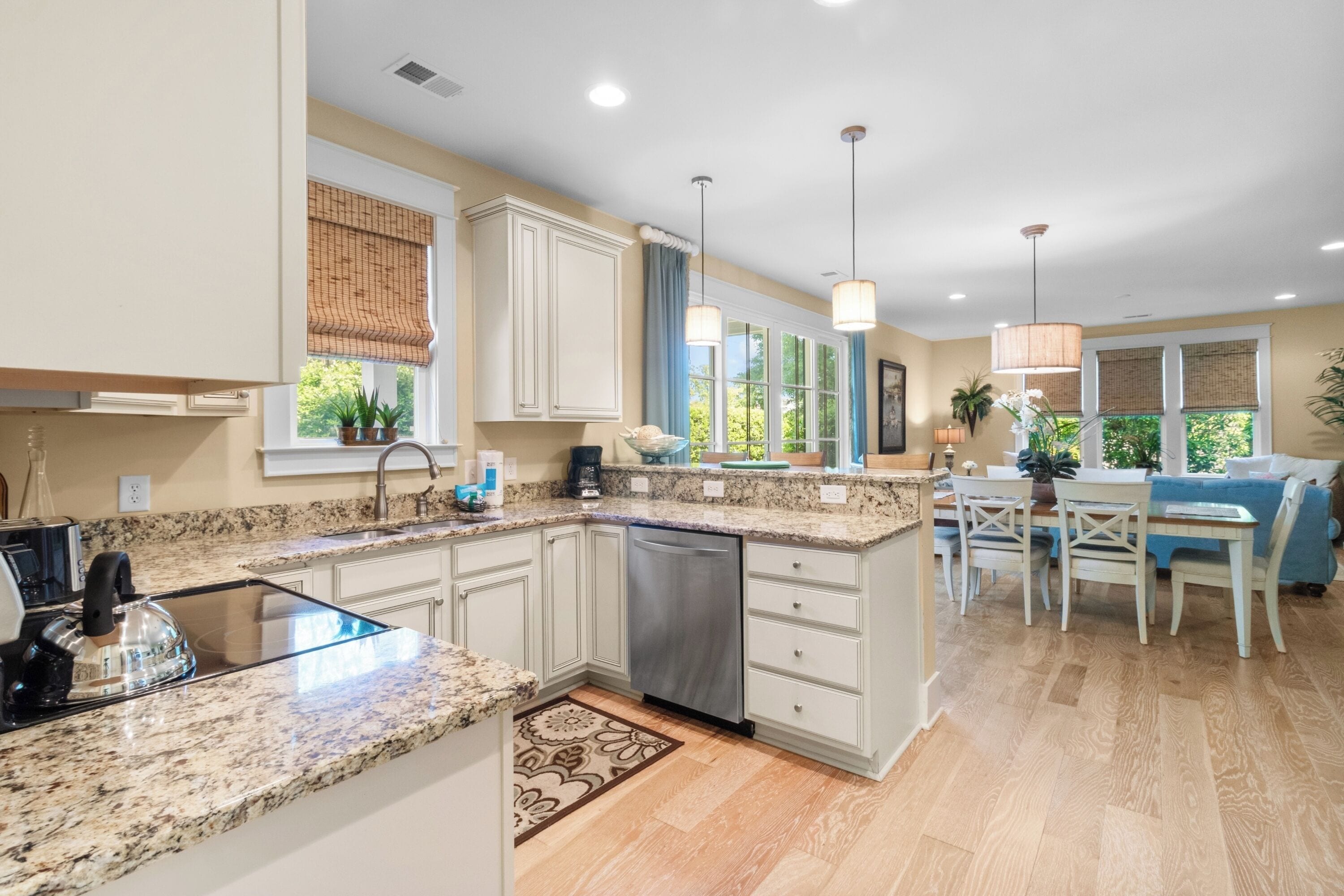 556om waccamaw four bedroom house | private kitchen | fridge, microwave, oven, stovetop