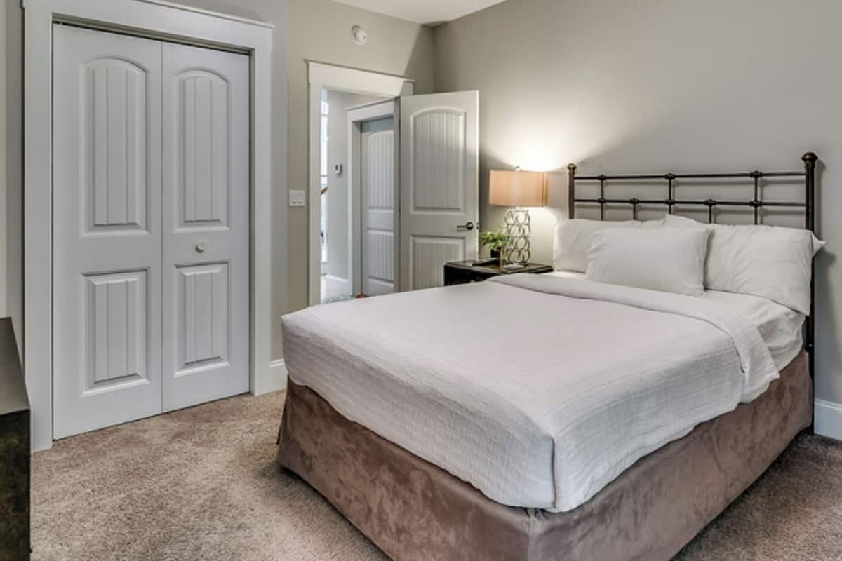 4982 Whitepoint Four Bedroom House | 1 bedroom, in-room safe, individually decorated, individually furnished