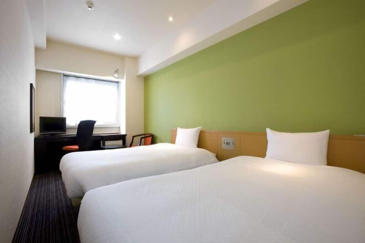Desk, laptop workspace, iron/ironing board, free WiFi