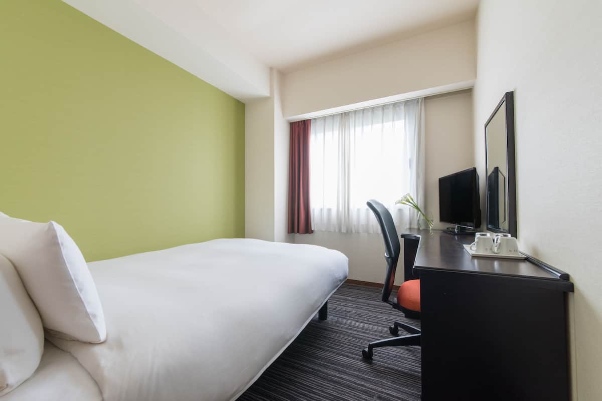 Desk, laptop workspace, iron/ironing board, free WiFi