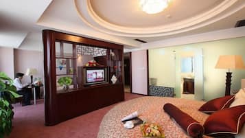 Blackout drapes, free WiFi