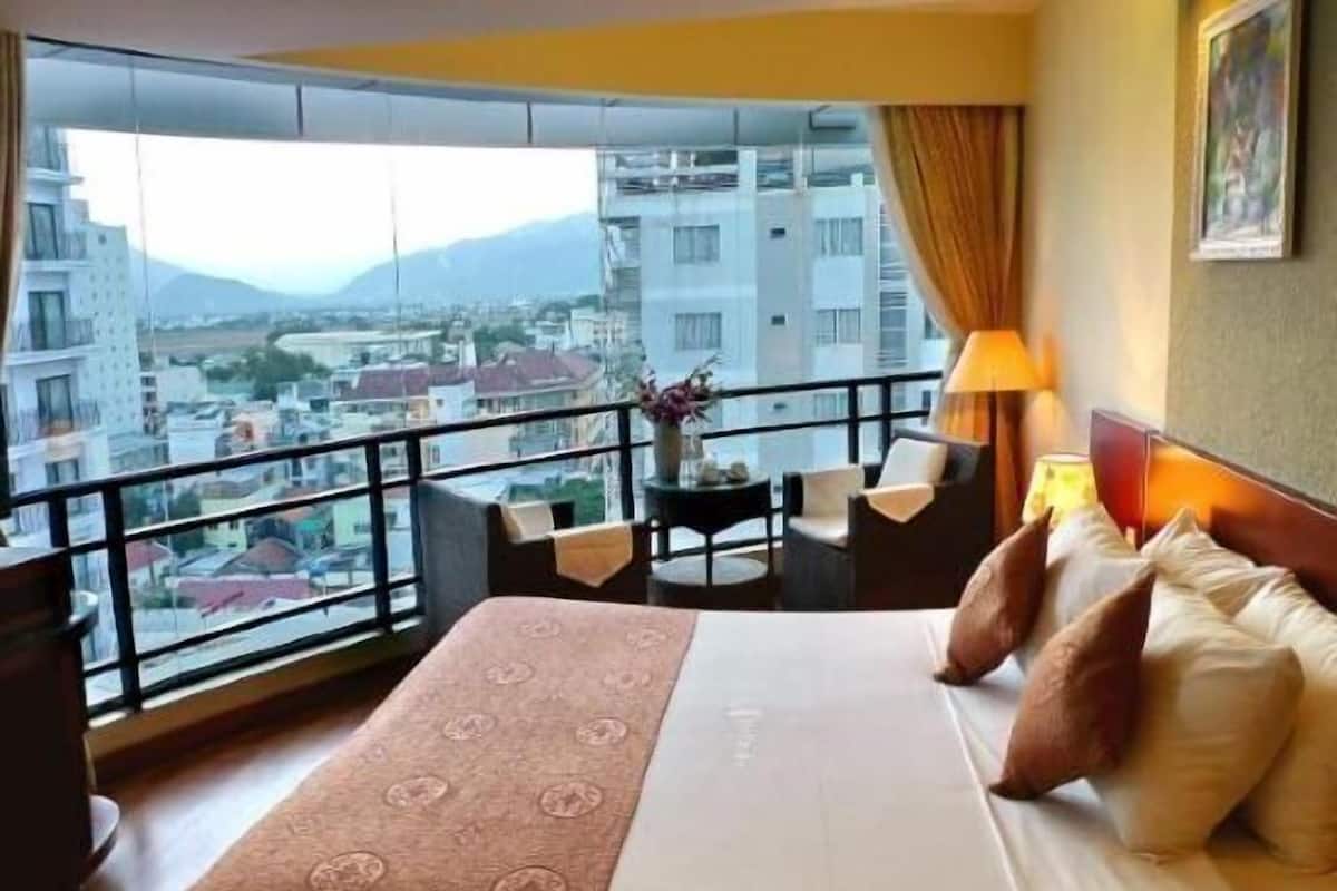 Minibar, in-room safe, desk, blackout curtains