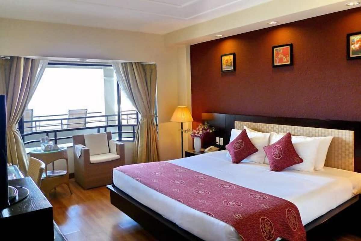 Minibar, in-room safe, desk, blackout curtains