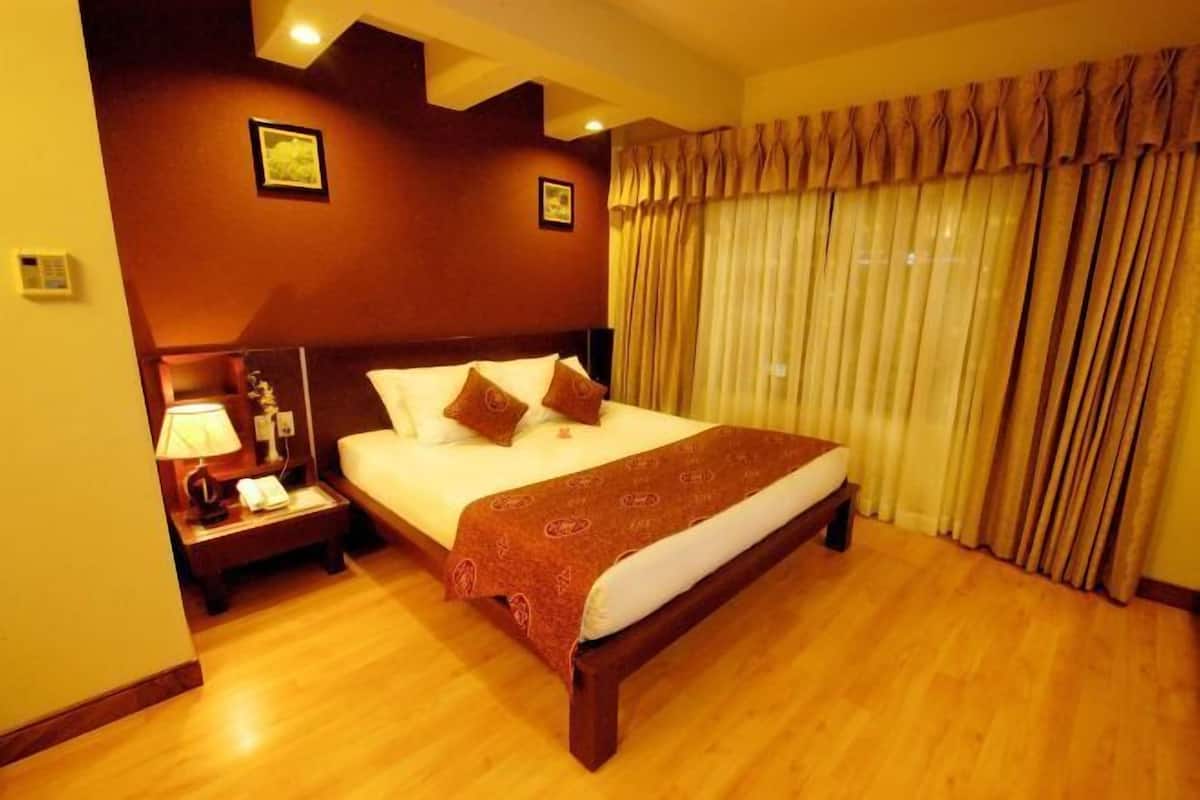 Minibar, in-room safe, desk, blackout curtains