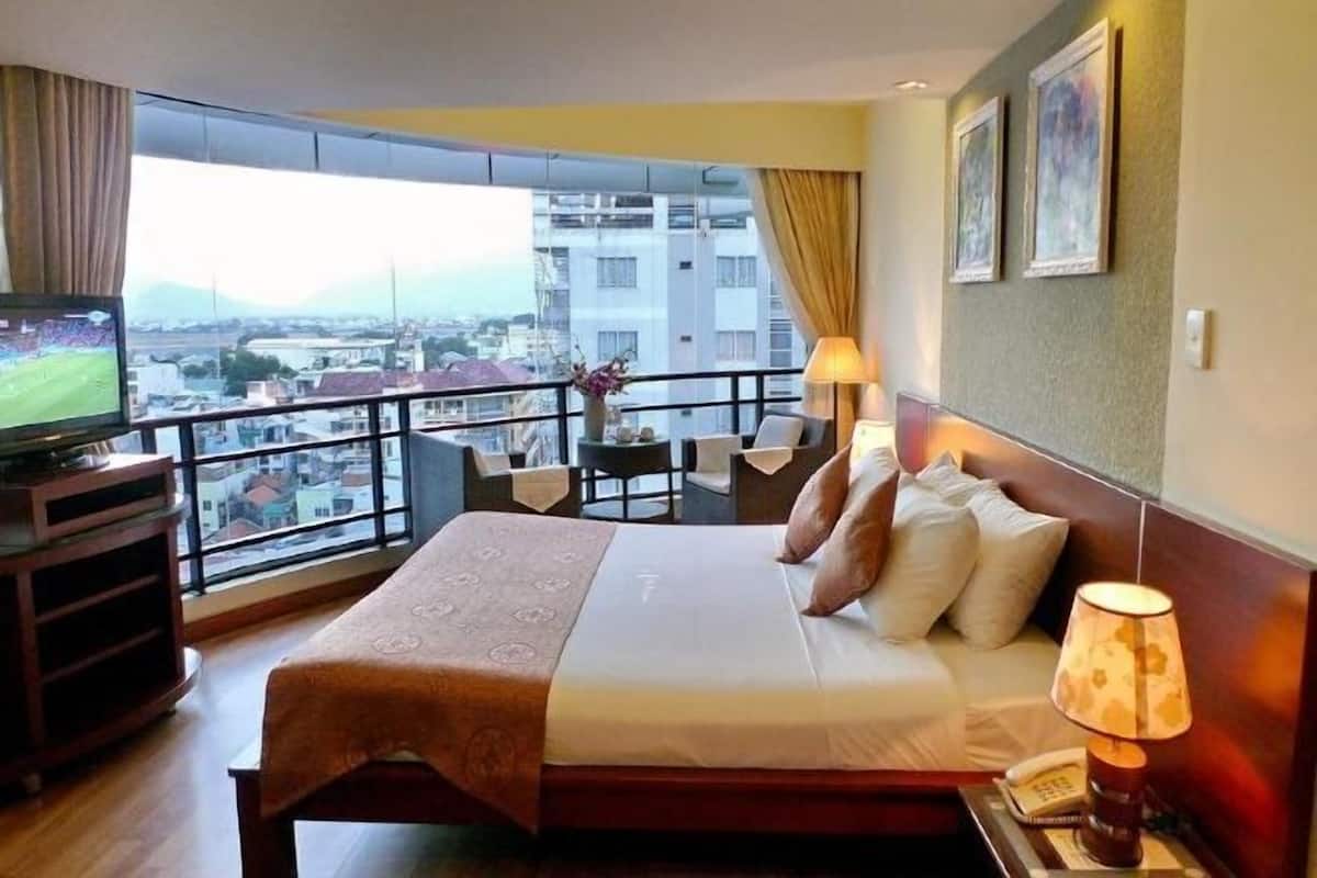Minibar, in-room safe, desk, blackout curtains