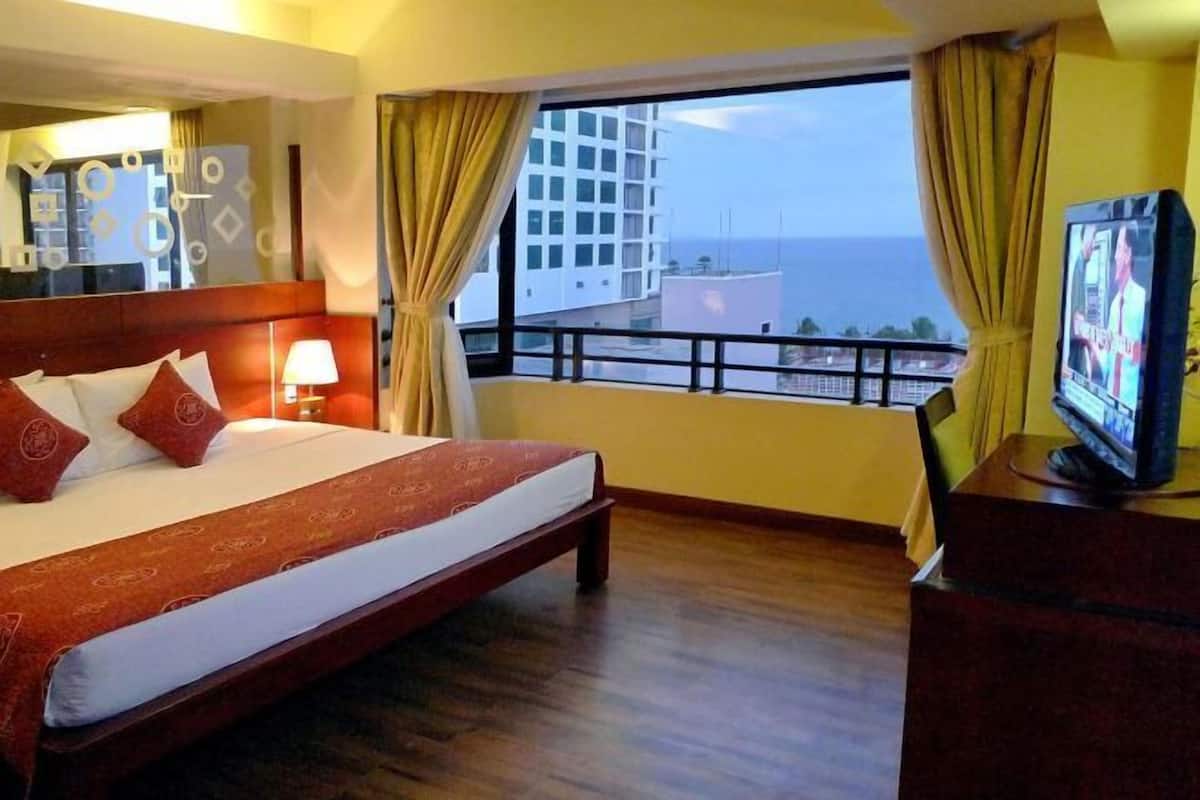 Minibar, in-room safe, desk, blackout curtains