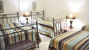 Triple Room | Premium bedding, in-room safe, desk, iron/ironing board (on request) - Internacional Managua (Managua)