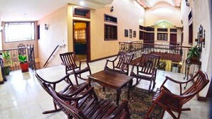 Lobby sitting area - Internacional Managua (Managua)