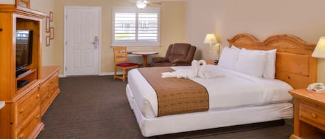 مكتب ومكواة/لوح كي وواي فاي مجانًا وملاءات أسرّة