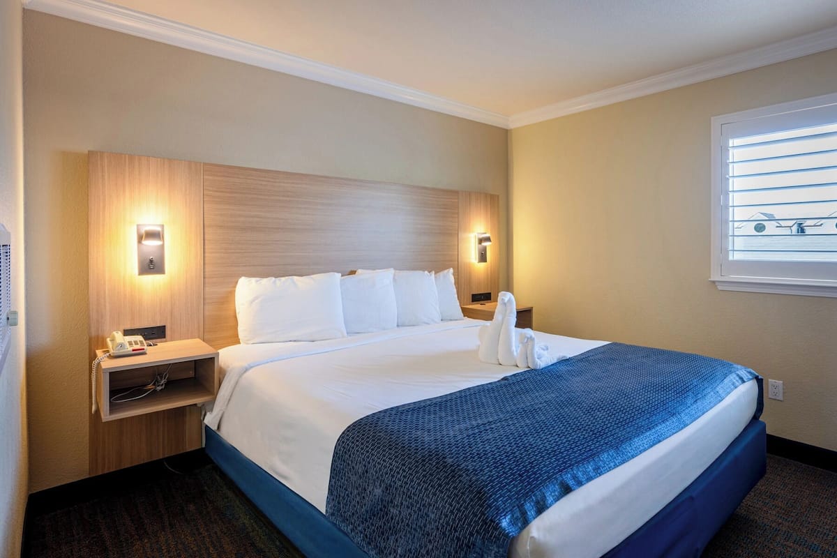 書桌、熨斗/熨衫板、免費 Wi-Fi、床單