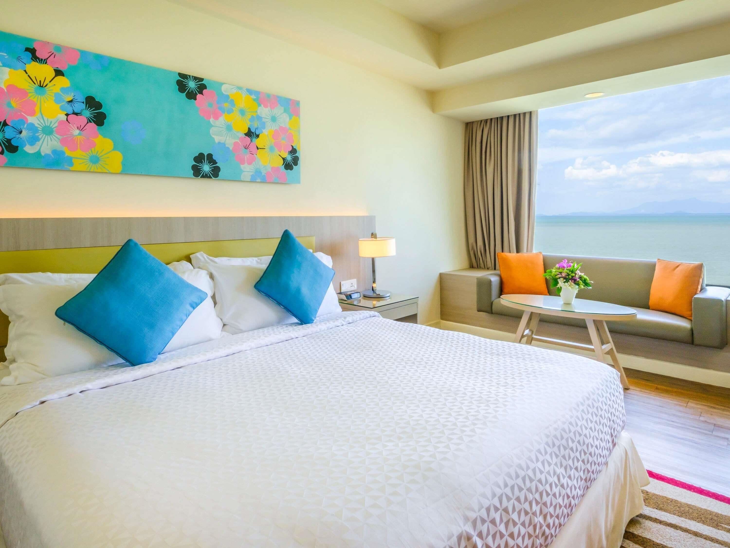 Superior Room, 1 King Bed, Ocean View | 1 bedroom, minibar, in-room safe, blackout drapes