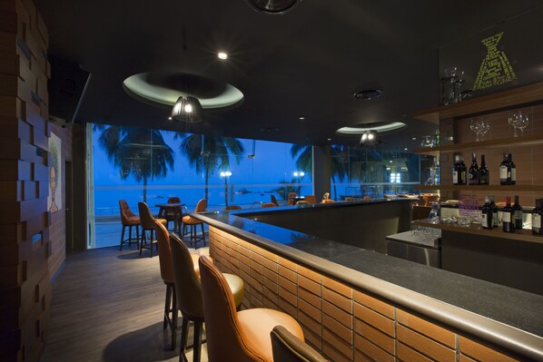 Bar (on property) - Mercure Penang Beach (George Town)