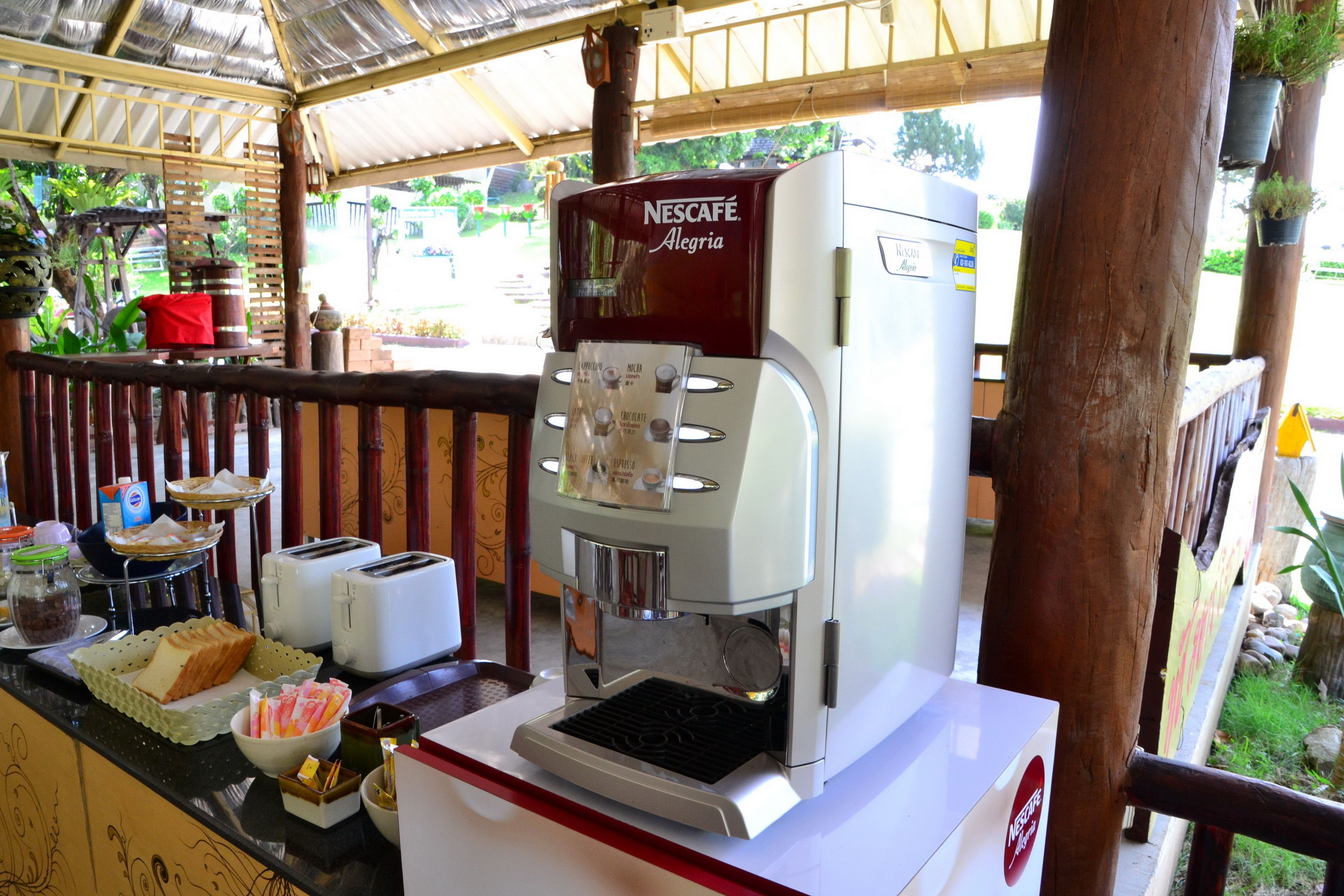 Daily cooked-to-order breakfast (THB 150 per person)