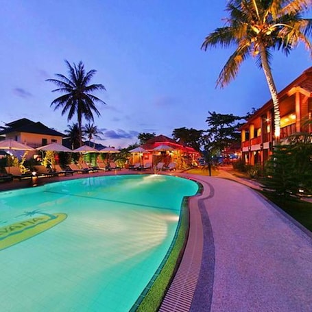 Outdoor pool, pool umbrellas, sun loungers