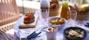 Desayuno bufé gratuito y diario