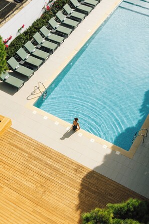 Outdoor pool, pool loungers