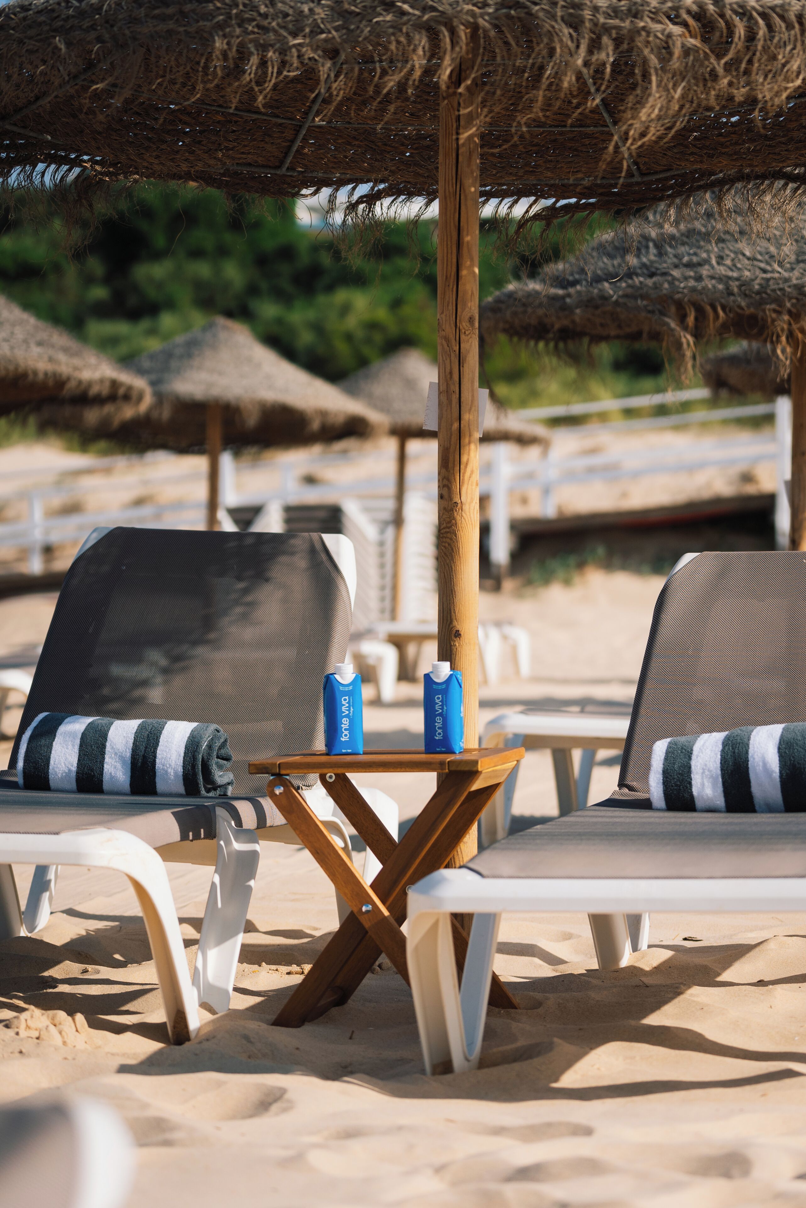 Nær stranden og strandhåndklær