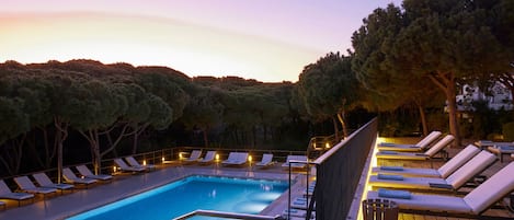 Outdoor pool, pool loungers