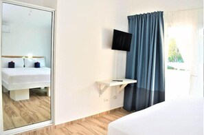 In-room safe, rollaway beds