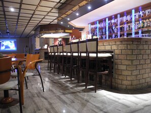 2 bars/lounges, poolside bar