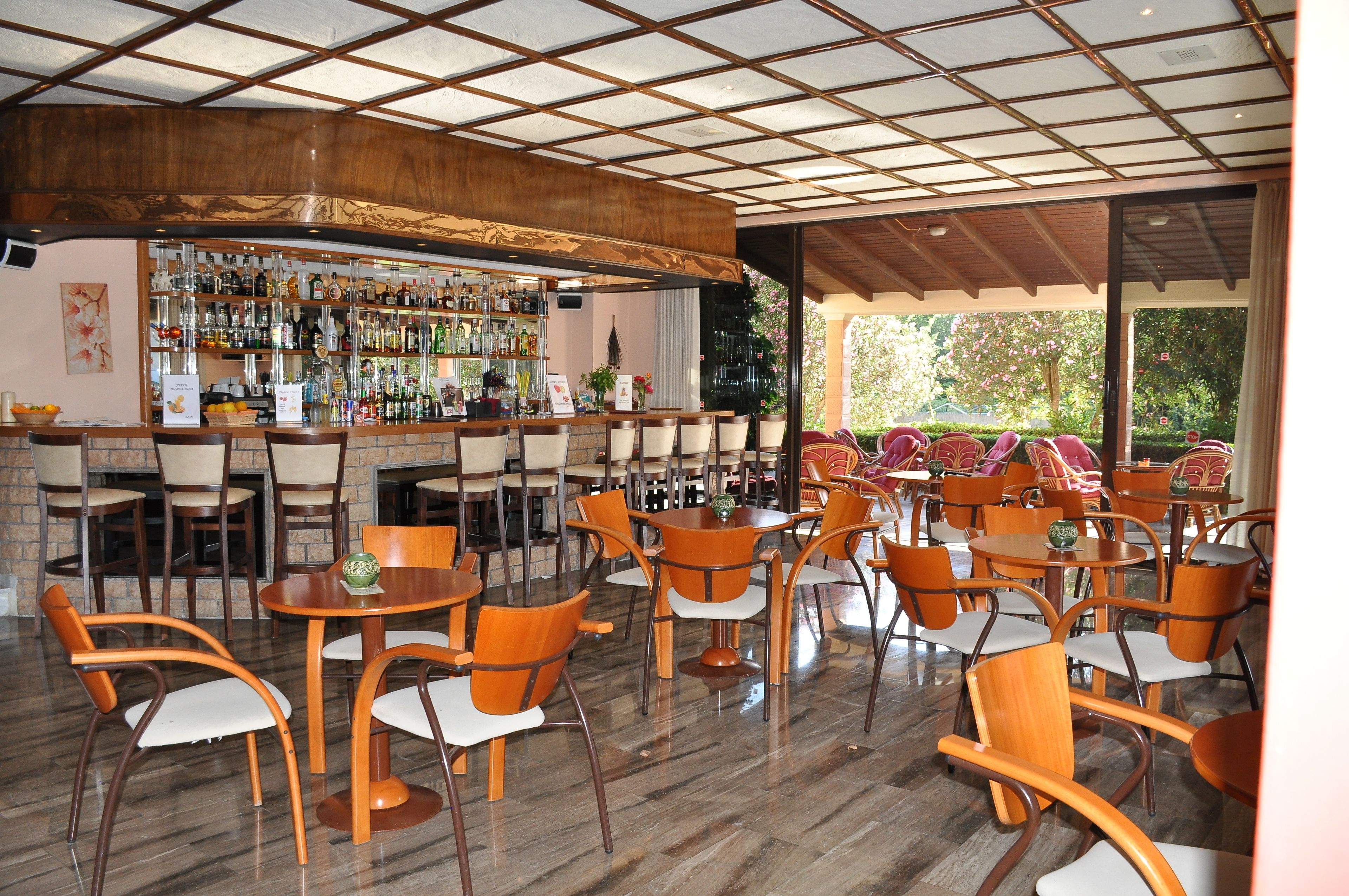 2 baaria, allasbaari