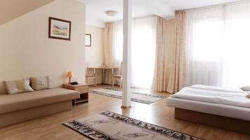 Schreibtisch, Bügeleisen/Bügelbrett, Zustellbetten, kostenloses WLAN