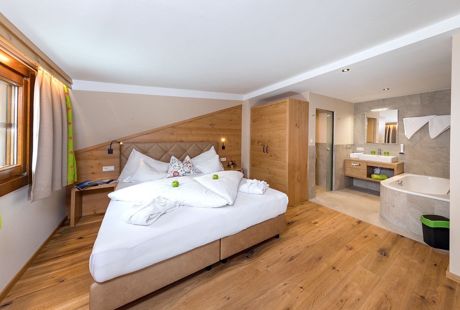 deluxe suite | hypo-allergenic bedding, in-room safe, individually decorated