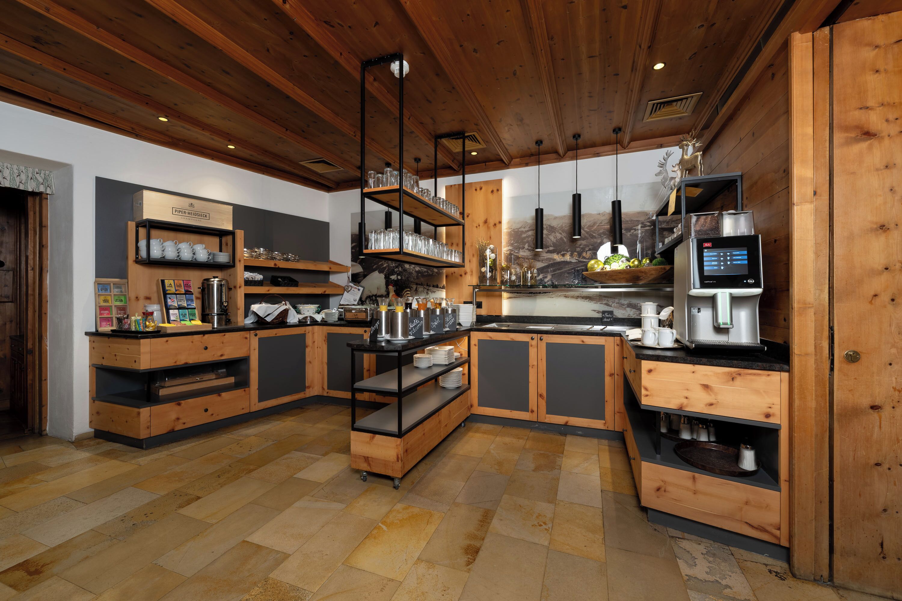 Tägliches Frühstücksbuffet (25 EUR pro Person)