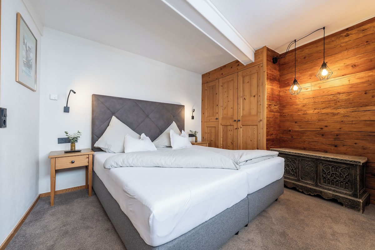 Superior suite | Hypoallergeen beddengoed, een kluis op de kamer, een laptopwerkplek