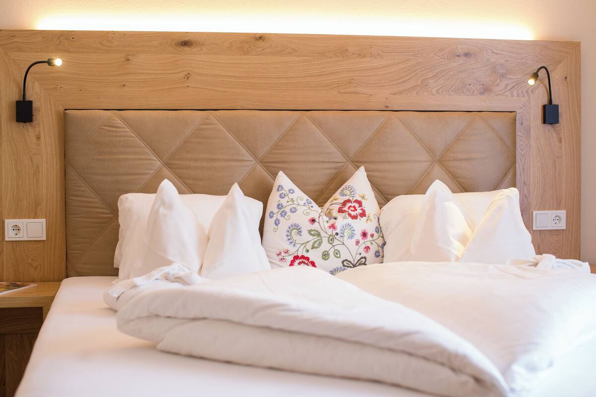 hypo-allergenic bedding, in-room safe, individually decorated