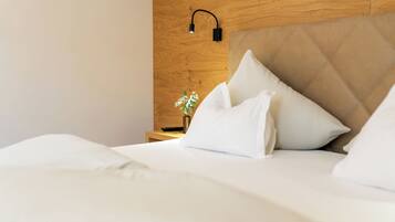 Suíte júnior | Roupas de cama antialérgicas, cofres nos quartos