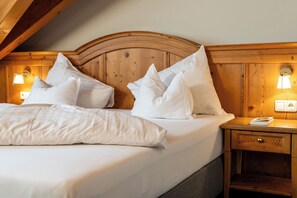 Double Room, Balcony | Hypo-allergenic bedding, in-room safe, individually decorated - Hotel Zum Hirschen (Zell am See)