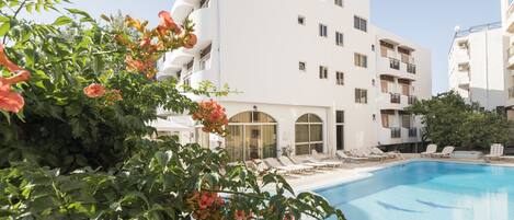 2 Außenpools, Liegestühle