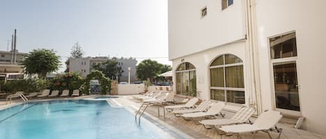 2 outdoor pools, sun loungers