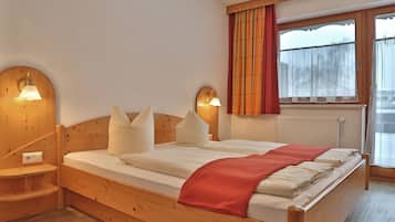 Double Room, Mountain View | 1 bedroom, in-room safe, soundproofing, free WiFi