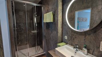 Familienstudio | Badezimmer | Haartrockner, Handtücher