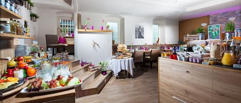 Desayuno buffet todos los días (con cargo)