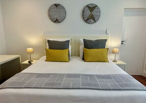 Deluxe Suite, Multiple Beds | Minibar, in-room safe, individually decorated, individually furnished - Loloho Lodge (Cape Town)