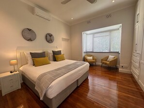 Deluxe Suite, Multiple Beds | Minibar, in-room safe, individually decorated, individually furnished - Loloho Lodge (Cape Town)