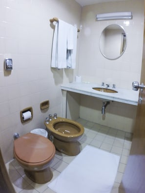 Doppel- oder Zweibettzimmer | Badezimmer