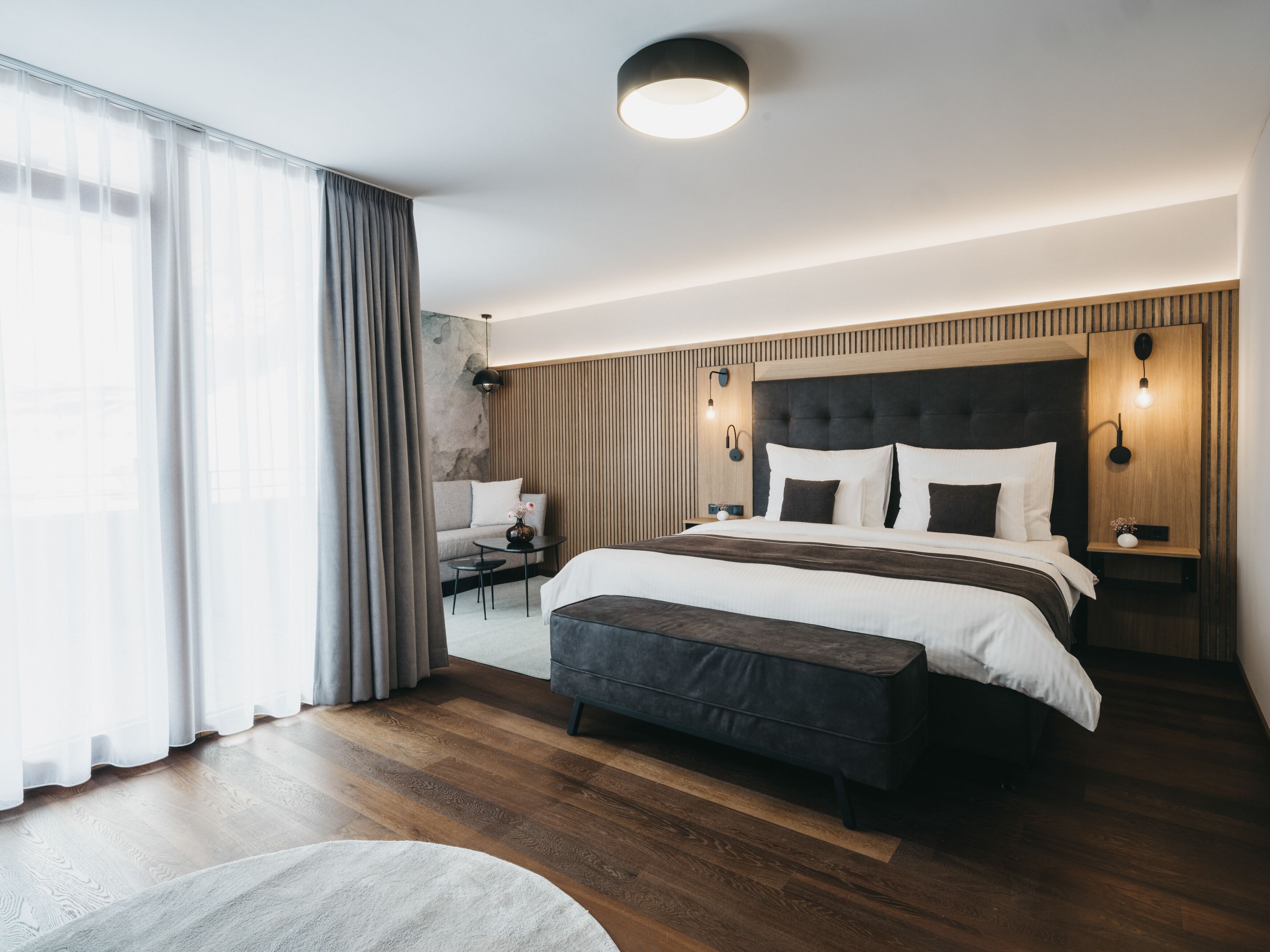 Hypoallergeen beddengoed, een kluis op de kamer, een laptopwerkplek