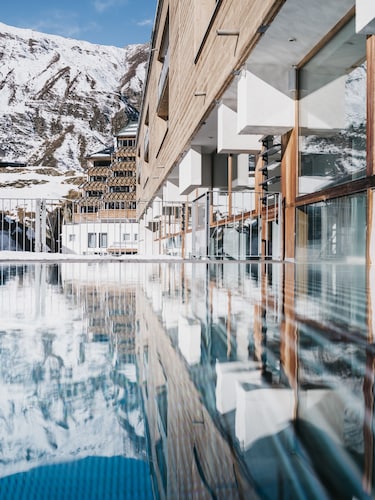 The Crystal VAYA Unique