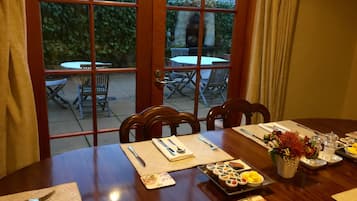 Daily buffet breakfast (NZD 38 per person)