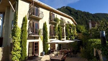 Breakfast served, al fresco dining