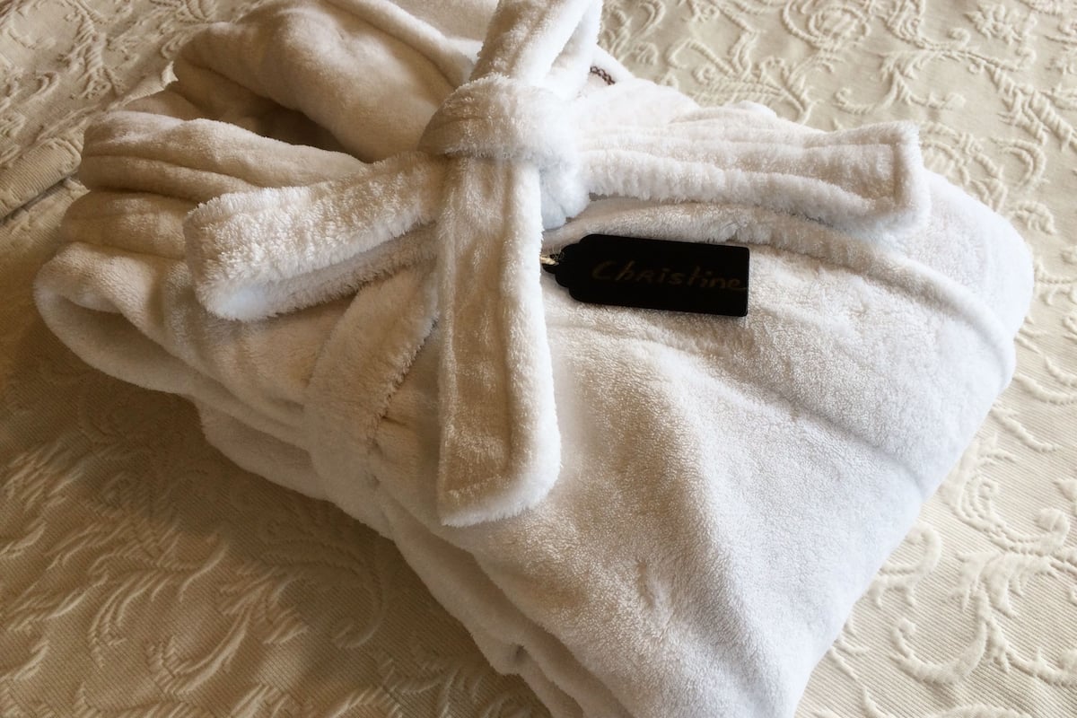 Umweltfreundliche Kosmetikartikel, Haartrockner, BademĂ€ntel, HandtĂŒcher