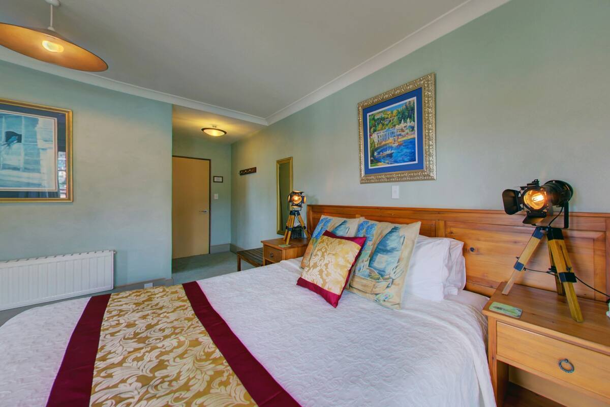 Zimmer | Hochwertige Bettwaren, Pillowtop-Betten, Zimmersafe