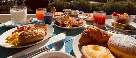 Petit déjeuner buffet compris